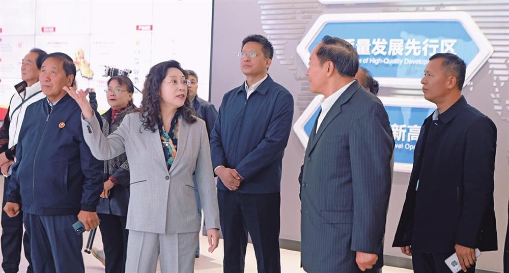 媒体聚焦 |bevictor伟德集团： 争当引进与培育产业发展的“排头兵”